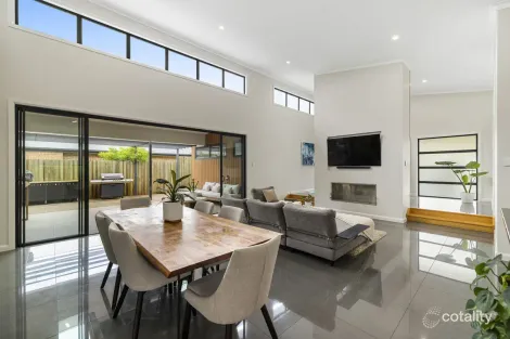 Property photo of 13 Yarrow Close Middle Ridge QLD 4350
