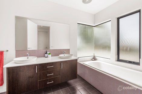 Property photo of 116 Springthorpe Boulevard Macleod VIC 3085