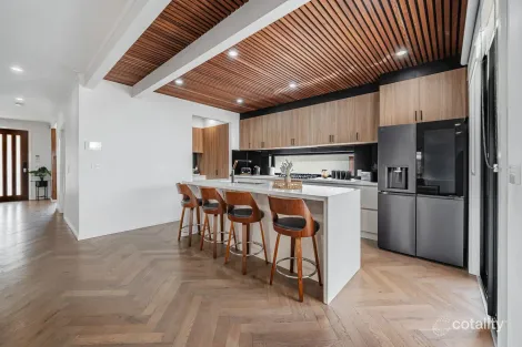 Property photo of 72 Hillview Road Greenvale VIC 3059
