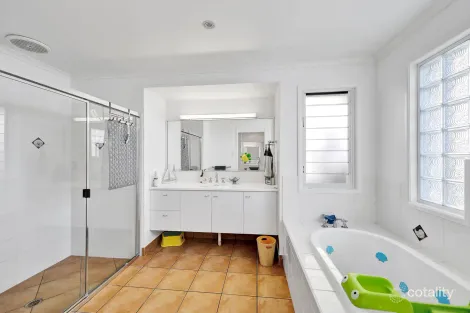 Property photo of 154 Barolin Esplanade Coral Cove QLD 4670