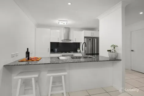Property photo of 10 Avalon Close Bellbird Park QLD 4300