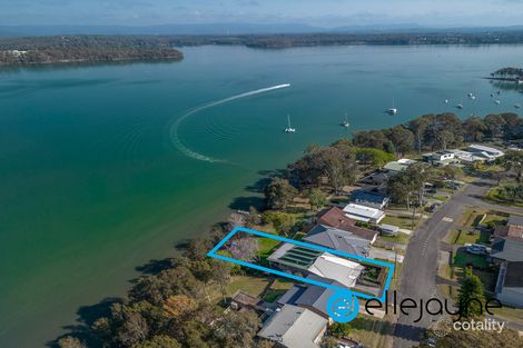 31 Macquarie Rd, Mannering Park, NSW 2259