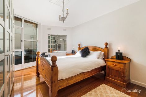 Property photo of 31/11 Marine Parade St Kilda VIC 3182