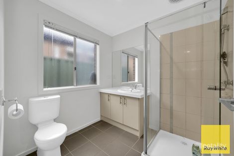 Property photo of 34 Dahlia Drive Caroline Springs VIC 3023
