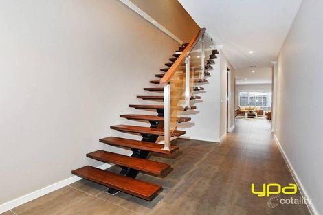 Property photo of 15 Beaconsfield Lane Caroline Springs VIC 3023