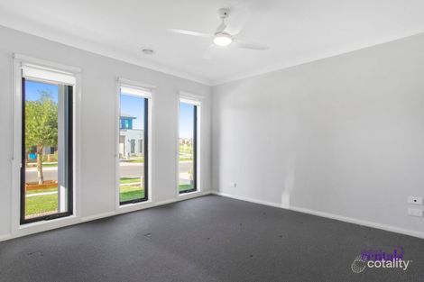 Property photo of 3 Columbia Drive Officer VIC 3809