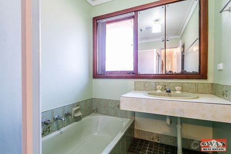 Property photo of 32 Abingdon Road Swan View WA 6056