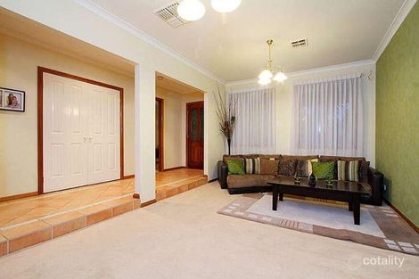 Property photo of 15 Creek View Thomastown VIC 3074