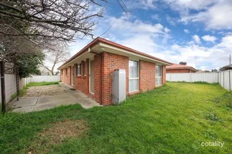 Property photo of 2/41 Mayfair Drive West Wodonga VIC 3690