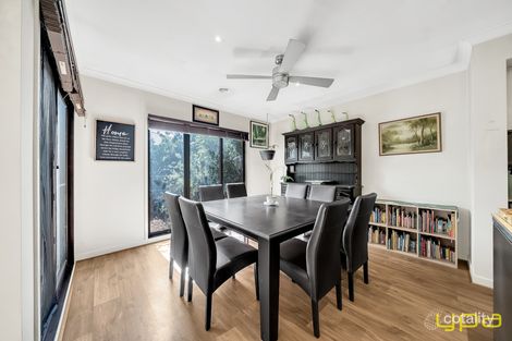 Property photo of 21 Springleaf Avenue Clyde North VIC 3978