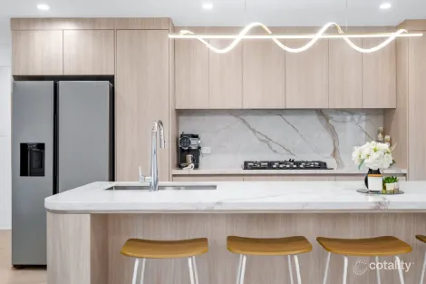 4 Gibbs Pl, St Helens Park, NSW 2560