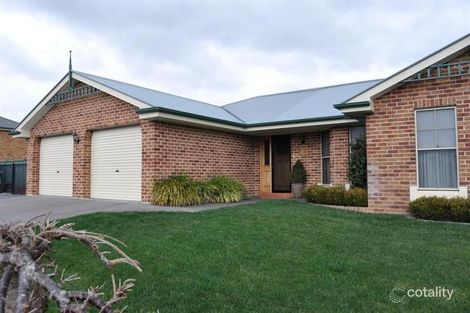 16 Cypress Cres, Kelso, NSW 2795