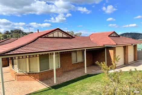 Property photo of 2 Ballara Drive Wodonga VIC 3690