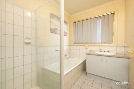 Property photo of 2/41 Mayfair Drive West Wodonga VIC 3690