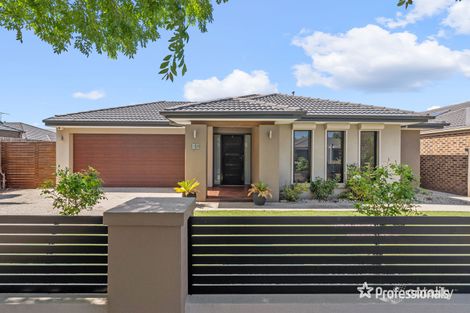 Property photo of 15 Litchfield Way Taylors Hill VIC 3037