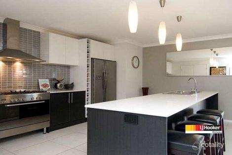 Property photo of 20 Lawley Crescent Pacific Pines QLD 4211