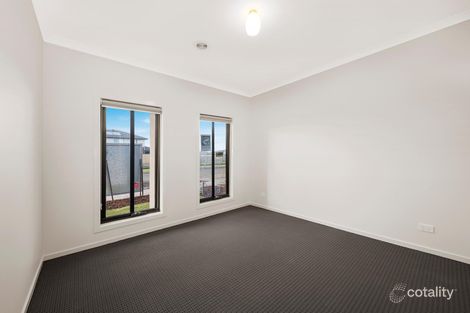 Property photo of 7 Dight Way Mickleham VIC 3064