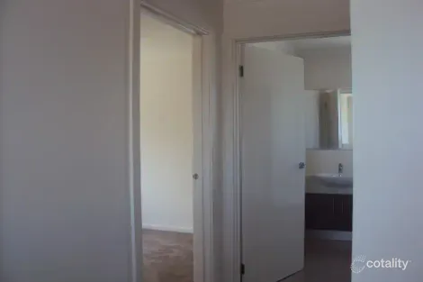 Property photo of 2 Honey Grove St Albans VIC 3021