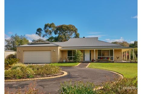 17 NOTTINGHAM CT, DROUIN, VIC 3818