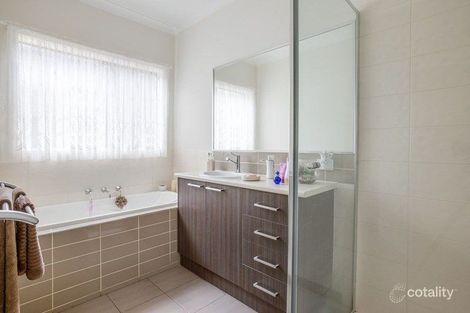 Property photo of 2/27 Red Robin Road Truganina VIC 3029