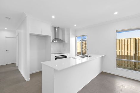 Property photo of 8 Potter Way White Rock QLD 4306