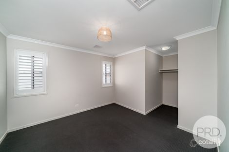Property photo of 8 Chipp Place Lloyd NSW 2650