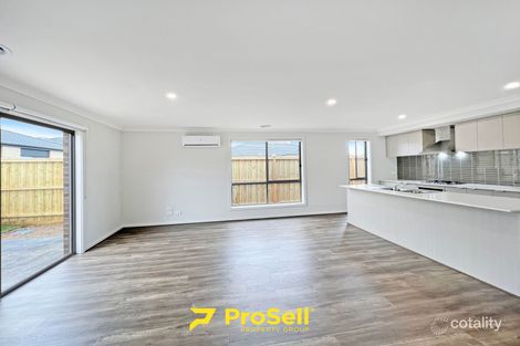 Property photo of 11 Mehma Street Thornhill Park VIC 3335