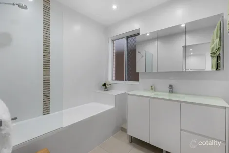 Property photo of 24/2 Serenity Close Noosa Heads QLD 4567