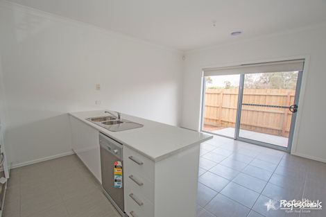 2/15 Maree Ct, Kurunjang, VIC 3337