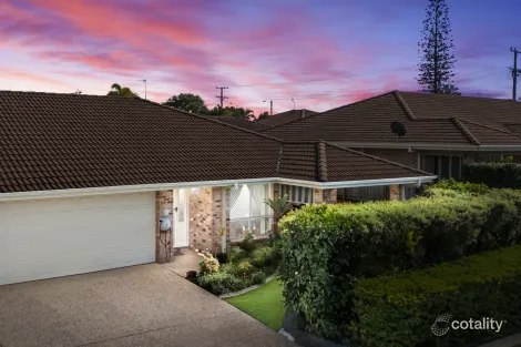 Property photo of 3/218 Central Street Labrador QLD 4215