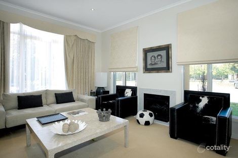 Property photo of 16 Edina Close Port Melbourne VIC 3207