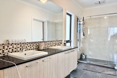 Property photo of 10 Aporum Avenue Wyndham Vale VIC 3024