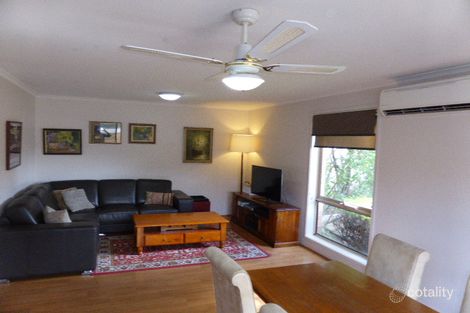 Property photo of 8 Cleeve Place Gordon ACT 2906