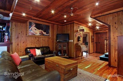 Property photo of 11 Applegum Crescent Ferntree Gully VIC 3156