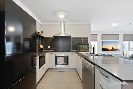 Property photo of 27 Looby Crescent Pimpama QLD 4209