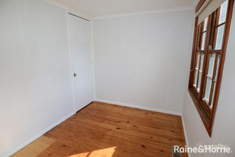Property photo of 14 Chifley Crescent Kooringal NSW 2650