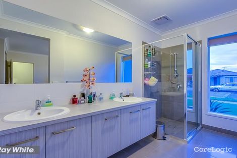 Property photo of 13 Lamington Drive Tarneit VIC 3029