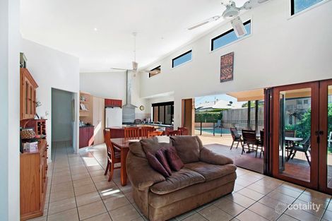 Property photo of 1 Glennie Close Caloundra West QLD 4551