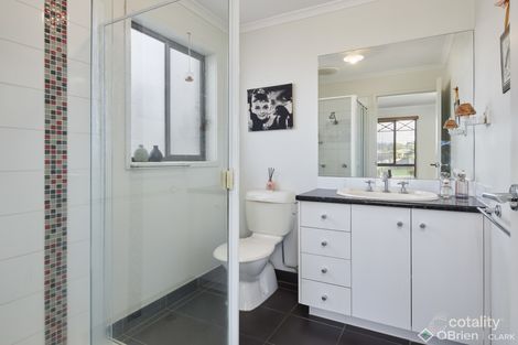 1 Rowan Walk, Drouin, VIC 3818