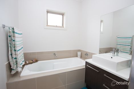 Property photo of 3/4 Francis Crescent Gisborne VIC 3437