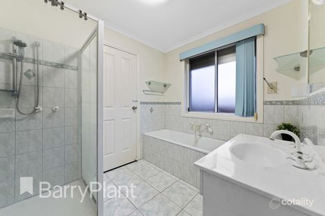 Property photo of 10 Feldspar Close St Albans VIC 3021