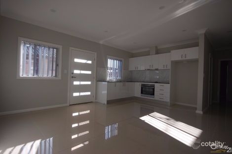 Property photo of 1 Cartela Crescent Smithfield NSW 2164