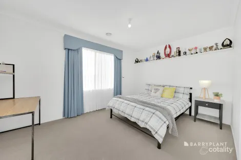 Property photo of 21 Hobson Crescent Mill Park VIC 3082