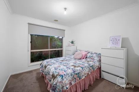 Property photo of 12 Breenview Place Doreen VIC 3754