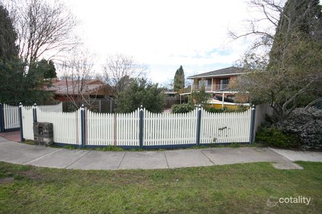 Property photo of 2 Ladonga Place Rowville VIC 3178