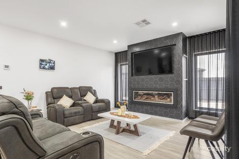 Property photo of 34 Cotton Field Way Brookfield VIC 3338