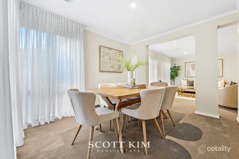 Property photo of 1 Silverwood Way Glen Waverley VIC 3150