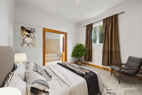 Property photo of 18 Ruabon Road Toorak VIC 3142