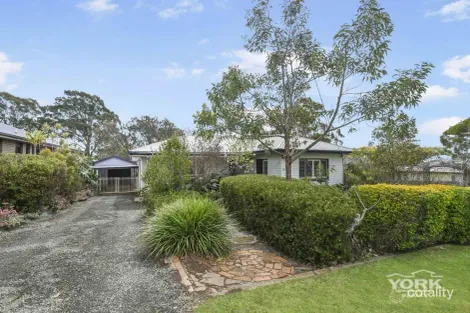 Property photo of 13 Garde Street Centenary Heights QLD 4350