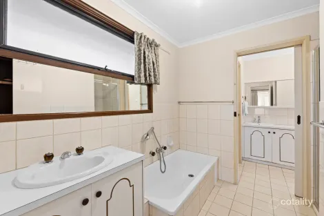 Property photo of 41 Leonard Close Clarinda VIC 3169